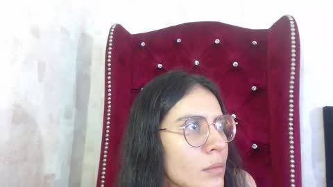 Snapshot of honeybuu_ chatting on 11-20-25, 01:55 Emily online show from 11-20-25, 01:55