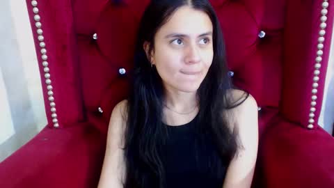 Snapshot of honeybuu_ chatting on 11-21-25, 02:27 Emily online show from 11-21-25, 02:27