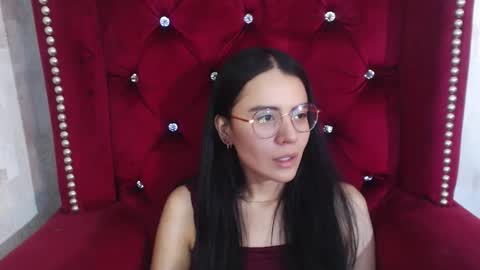 Snapshot of honeybuu_ chatting on 11-25-25, 02:50 Emily online show from 11-25-25, 02:50