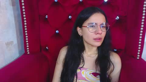 Snapshot of honeybuu_ chatting on 12-01-25, 02:11 Emily online show from 12-01-25, 02:11