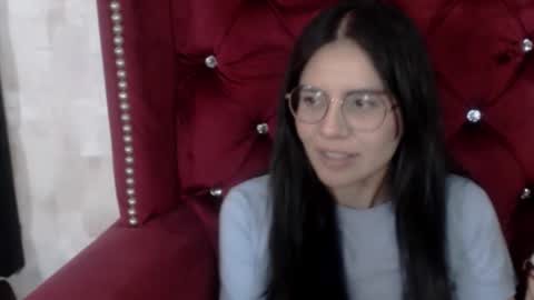 Snapshot of honeybuu_ chatting on 12-14-25, 03:50 Emily online show from 12-14-25, 03:50