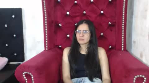 Snapshot of honeybuu_ chatting on 12-15-25, 03:27 Emily online show from 12-15-25, 03:27