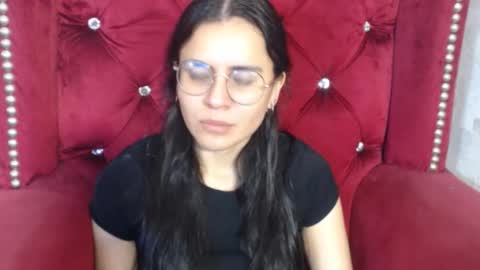 Snapshot of honeybuu_ chatting on 12-17-25, 12:55 Emily online show from 12-17-25, 12:55