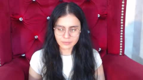 Snapshot of honeybuu_ chatting on 12-22-25, 02:03 Emily online show from 12-22-25, 02:03