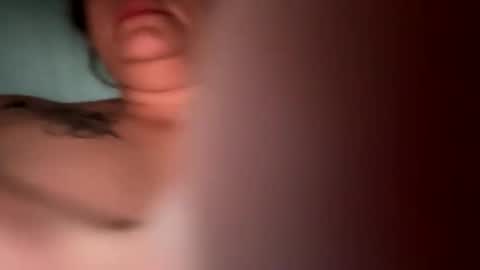 Snapshot of honeygirlox chatting on 10-15-25, 01:22 honeygirlox online show from 10-15-25, 01:22