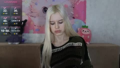 Snapshot of honeygold__ chatting on 04-29-26, 04:05 Lisa online show from 04-29-26, 04:05