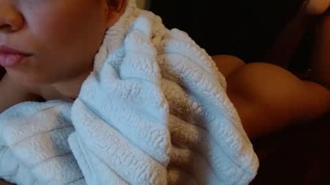 Snapshot of honeygoldenbaddie24 chatting on 11-30-25, 07:18 honeygoldenbaddie24 online show from 11-30-25, 07:18