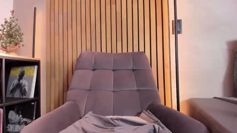 Sofia independent model online show from 12-18-24, 02:17