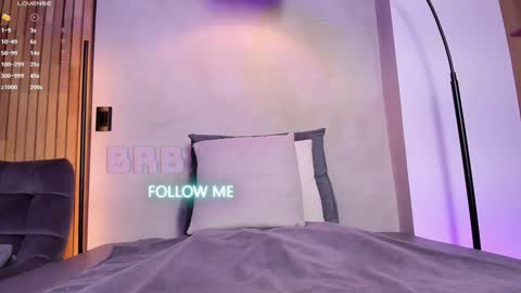 Sofia independent model online show from 01-13-25, 11:19