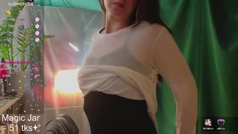 Snapshot of honeylem0n chatting on 09-15-25, 05:18 Molly online show from 09-15-25, 05:18