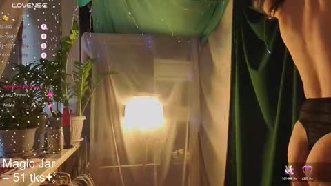 Snapshot of honeylem0n chatting on 09-21-25, 03:30 Molly online show from 09-21-25, 03:30