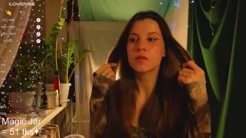 Snapshot of honeylem0n chatting on 09-21-25, 03:35 Molly online show from 09-21-25, 03:35