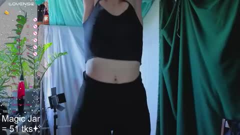 Snapshot of honeylem0n chatting on 10-10-25, 07:51 Molly online show from 10-10-25, 07:51
