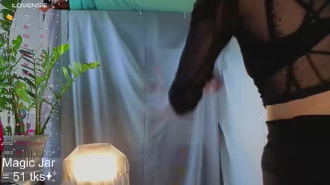 Snapshot of honeylem0n chatting on 10-15-25, 04:45 Molly online show from 10-15-25, 04:45