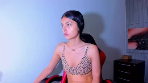 Snapshot of honeyluxe_ chatting on 05-19-26, 12:44 HONEY LUXE online show from 05-19-26, 12:44