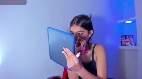 Snapshot of honeyluxe_ chatting on 05-26-26, 04:30 HONEY LUXE online show from 05-26-26, 04:30