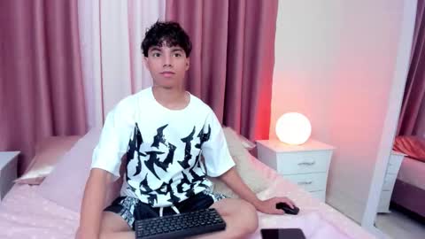 Snapshot of honeymoon_sariel chatting on 10-20-25, 01:00 honeymoon_sariel online show from 10-20-25, 01:00