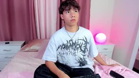 Snapshot of honeymoon_sariel chatting on 11-19-25, 08:31 honeymoon_sariel online show from 11-19-25, 08:31