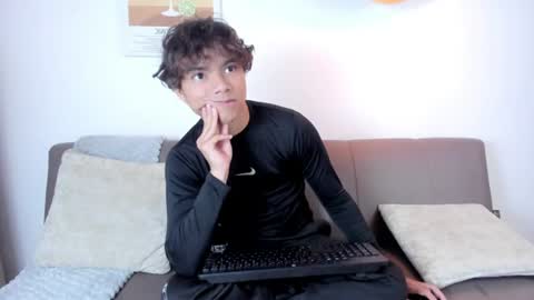 honeymoon_sariel online show from 06-17-26, 01:45