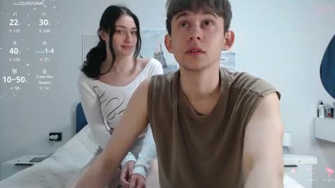 Noah and Sophie online show from 04-18-26, 07:40