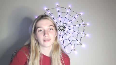 Snapshot of honeyveil chatting on 10-21-25, 07:14 honeyveil online show from 10-21-25, 07:14