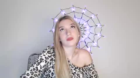 Snapshot of honeyveil chatting on 10-22-25, 01:55 honeyveil online show from 10-22-25, 01:55