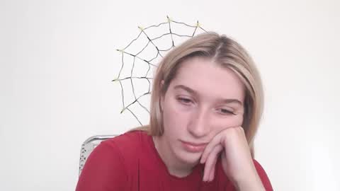 Snapshot of honeyveil chatting on 10-25-25, 11:29 honeyveil online show from 10-25-25, 11:29