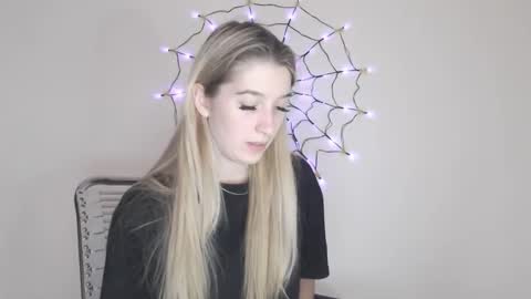 Snapshot of honeyveil chatting on 11-03-25, 11:22 honeyveil online show from 11-03-25, 11:22