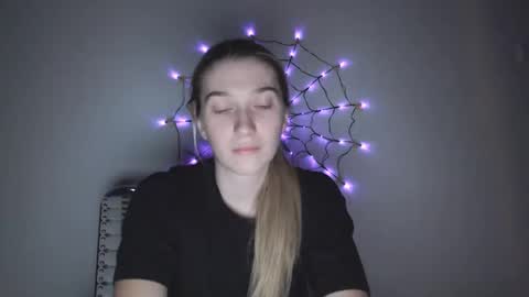 Snapshot of honeyveil chatting on 11-08-25, 04:40 honeyveil online show from 11-08-25, 04:40