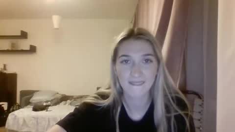 Snapshot of honeyveil chatting on 11-10-25, 07:02 honeyveil online show from 11-10-25, 07:02