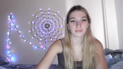 Snapshot of honeyveil chatting on 11-12-25, 12:27 honeyveil online show from 11-12-25, 12:27