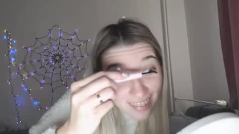 Snapshot of honeyveil chatting on 11-26-25, 10:05 honeyveil online show from 11-26-25, 10:05