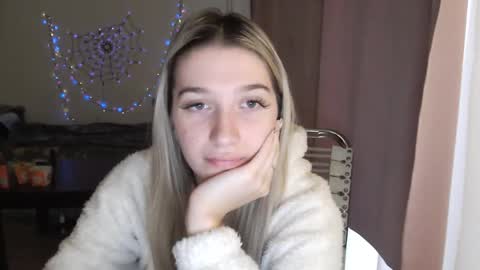 Snapshot of honeyveil chatting on 11-27-25, 12:51 honeyveil online show from 11-27-25, 12:51