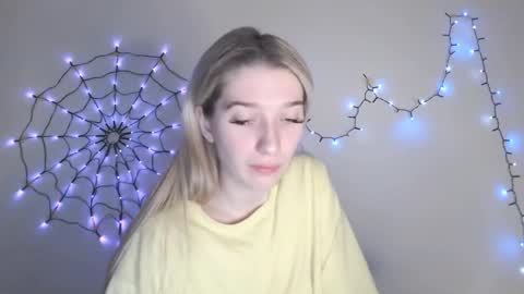 Snapshot of honeyveil chatting on 12-02-25, 01:05 honeyveil online show from 12-02-25, 01:05