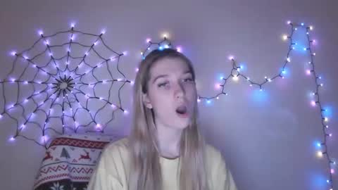 Snapshot of honeyveil chatting on 12-03-25, 09:02 honeyveil online show from 12-03-25, 09:02