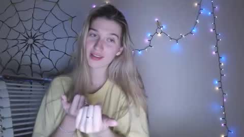 Snapshot of honeyveil chatting on 12-05-25, 02:20 honeyveil online show from 12-05-25, 02:20