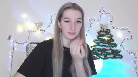 Snapshot of honeyveil chatting on 12-19-25, 09:49 honeyveil online show from 12-19-25, 09:49