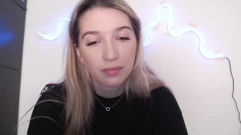 honeyveil online show from 03-12-26, 11:16