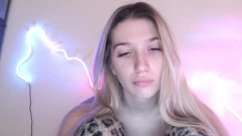 honeyveil online show from 04-18-26, 03:49