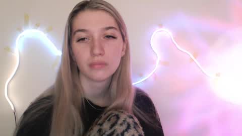honeyveil online show from 05-02-26, 12:21