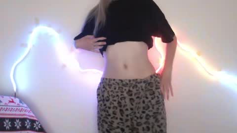 honeyveil online show from 05-09-26, 11:37