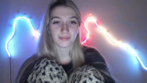 honeyveil online show from 05-10-26, 08:25