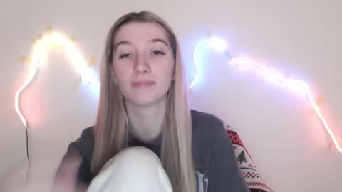 honeyveil online show from 05-23-26, 11:47
