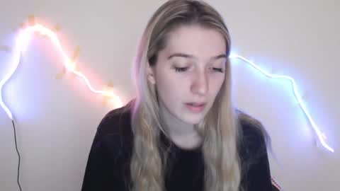 honeyveil online show from 05-25-26, 12:00