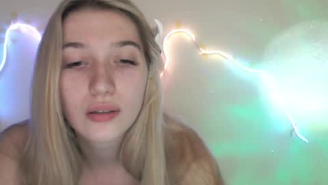honeyveil online show from 05-26-26, 11:17