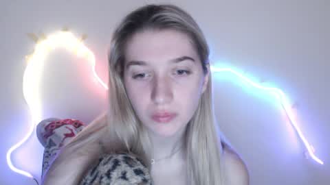 honeyveil online show from 06-10-26, 01:43