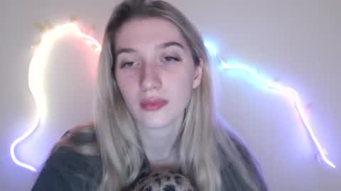 honeyveil online show from 06-15-26, 12:18