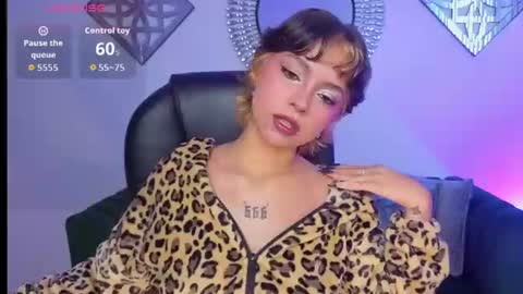 Snapshot of honeyy_taylor chatting on 07-14-26, 02:23 honeyy_taylor online show from 07-14-26, 02:23