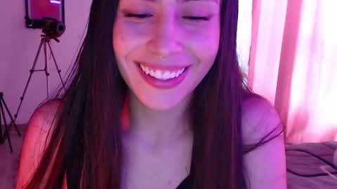 Snapshot of honeyypeaach chatting on 02-19-25, 09:36    online show from 02-19-25, 09:36