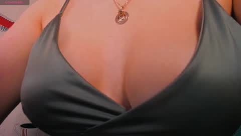 Snapshot of honeyyy_bunny chatting on 12-14-24, 12:12 the perfectgirl online show from 12-14-24, 12:12